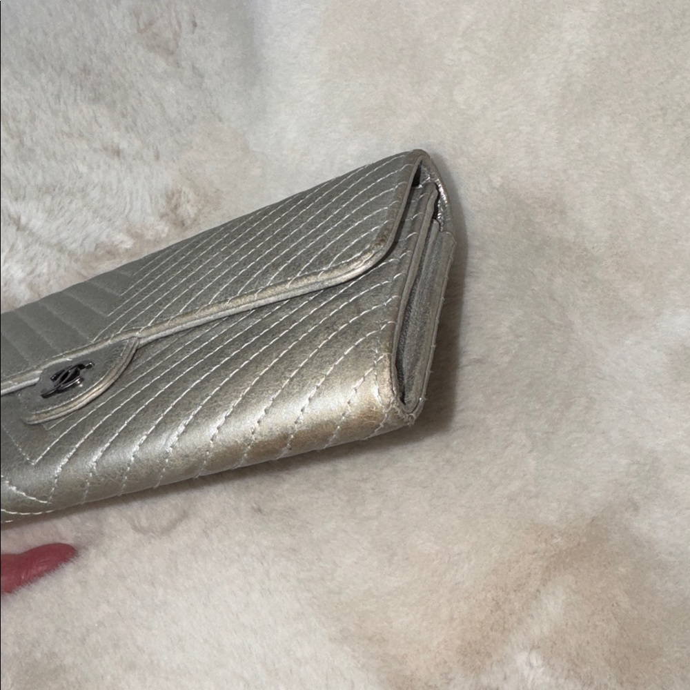 Chanel Chevron Quilted Flap Metallic Silver Wallet - Picture 16 of 17
